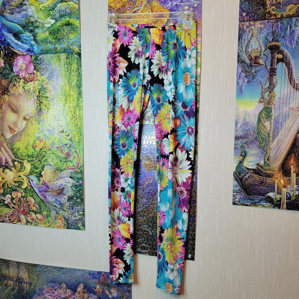 Colorful & Bright Daisy Flower Leggings
